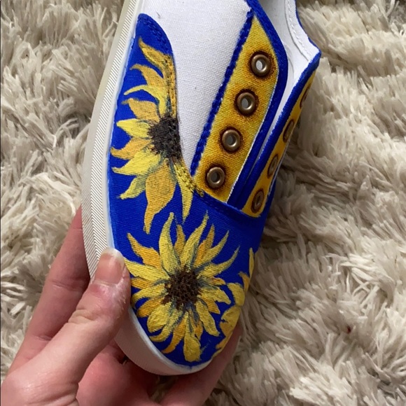Sunflower Kicks🌻 - Picture 6 of 6